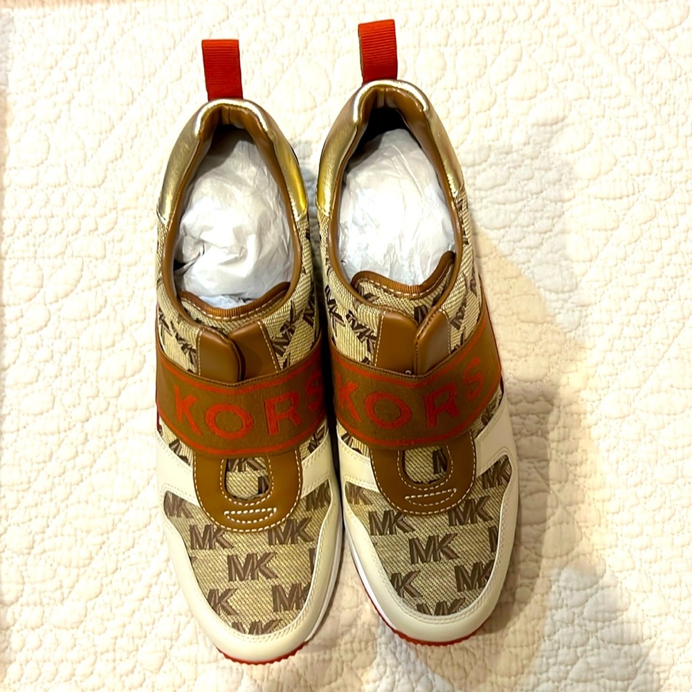 Michael Kors size 8 1/2 never worn